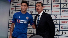 Cruz Azul presenta a Alejandro Faurlín