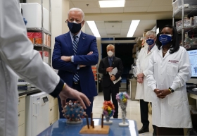 Biden no considera compartir vacunas contra #COVID19 con México