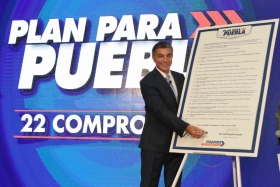 Tony Gali presenta su plan para Puebla y firma 22 compromisos ante notario