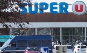El atacante se atrincheró en el supermercado con un gendarme.