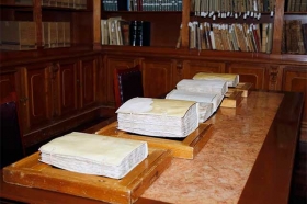 Encuentran en Puebla documentos históricos impresos en hojas de oro