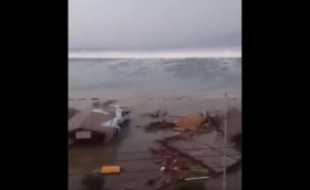 Tras terremoto, tsunami impacta Indonesia