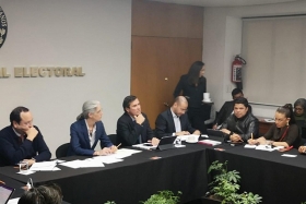 Diputados locales se reunión con funcionarios del INE 