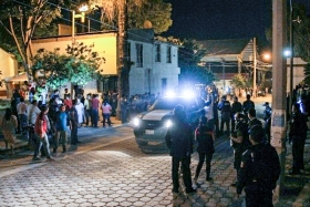 La turba enardecida impidió que policías rescataran a los presuntos delincuentes 