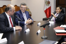El titular del Ejecutivo se reunió con directivos de Microsoft México.