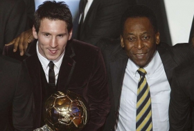 El argentino del Barcelona Lio Messi y Pelé.
