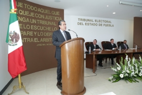 Diódoro Carrasco fue invitado por el Tribunal Electoral poblano 