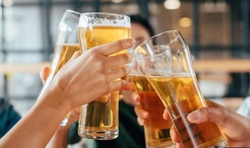 Cervecera ofrece chelas gratis si México le gana a Brasil