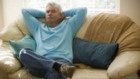 Dejar el sofá y hacer más ejercicio para un cerebro saludable en la vejez. 