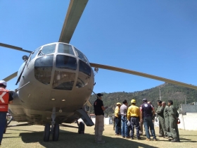 Helicóptero de la SEMAR auxilia en las labores 