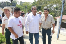 El candidato visitó Francisco Z. Mena y Pantepec, donde refrendó sus compromisos con la región indígena