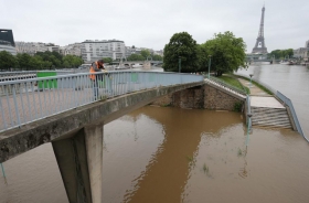 Francia recurre a ejercito por inundaciones que desbordan rio Sena