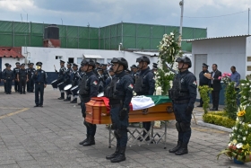 Homenaje póstumo de cuerpo presente en las instalaciones centrales de la corporación al Policía Municipal,