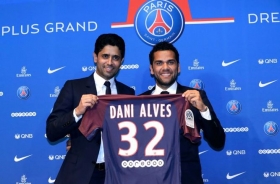 Dani Alves nuevo jugador del Paris Saint-Germain