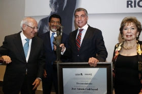 Encabezó la XV entrega del Premio México de Periodismo “Ricardo Flores Magón”