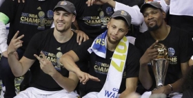 Golden State renueva contratos a sus estrellas