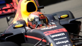 Max Verstappen renueva con Red Bull
