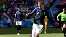 Francia gana con primer marcación del VAR