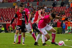 Monarcas gana de visita a su hermano Atlas