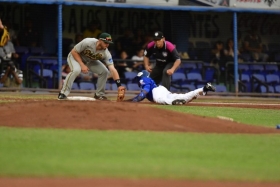 Acereros triunfa sobre Pericos