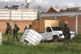 Militares resguardaron las unidades y contenedores asegurados