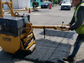 Gobierno Municipal continúa tapando baches en toda la Ciudad