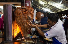 SAT cobrará impuestos a taquerías y pequeños negocios