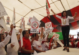 Mejores caminos en la mixteca, propone Blanca Alcalá