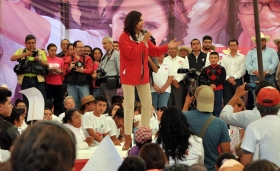 Escuelas dignas para todos ofrece Blanca Alcalá