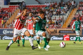 León gana de visita a Necaxa
