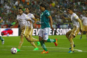 Pumas gana y es líder general