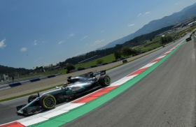 Hamilton rodará en casa bajo presión