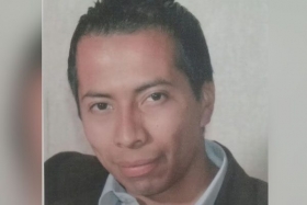Favor de marcar al Centro de Información de la Fiscalía General al teléfono 01 222 2117800 ext. 3030.