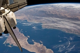 Fotografía desde la estación espacial con una bandera de México