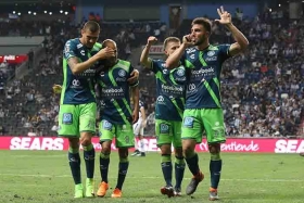 Puebla rompe racha y gana en Monterrey