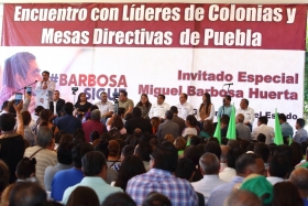 Miguel Barbosa Huerta se reúne con líderes de colonias y mesas directiva