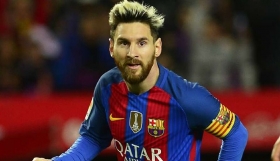 Lionel Messi sin firmar con Barcelona