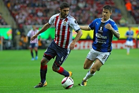 Chivas sigue sin ganar, empató con Gallos