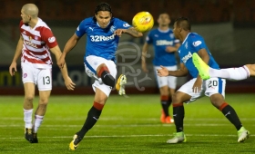 Rangers golea con mexicanos en la cancha