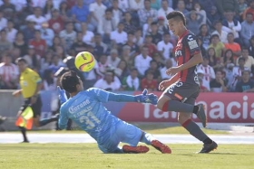 Necaxa hunde a Lobos BUAP