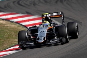 &quot;Checo&quot; Pérez termina sexto en GP de Malasia