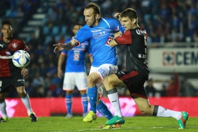 Cementeros y Zorros dividieron puntos en el Estadio Azul.