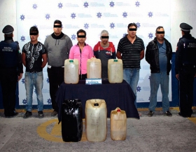 Seis hombres en posesión de alrededor de 150 litros de hidrocarburo
