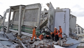 Terremoto y tsunami en Indonesia: Sube a 1.407 el número de muertos