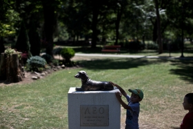 Estatua a Leo