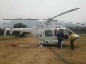 Aeronave cisterna apoya en combate al fuego en Tetela de Ocampo