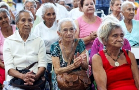 Cambia la edad para que adultos mayores reciban pensión.