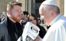 ‘Canelo’ se encuentra con el Papa