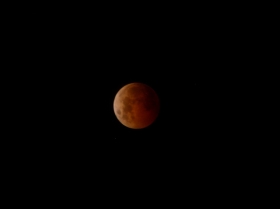 A las 22:41 iniciará el eclipse total