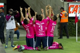 Chivas pierde en casa y se hunde